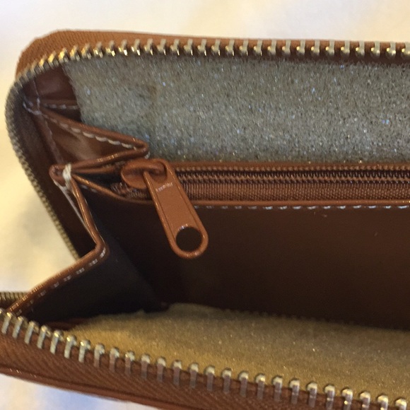 A BRAND NEW W/Tags, Comsi Comsa wallet. - Picture 5 of 8